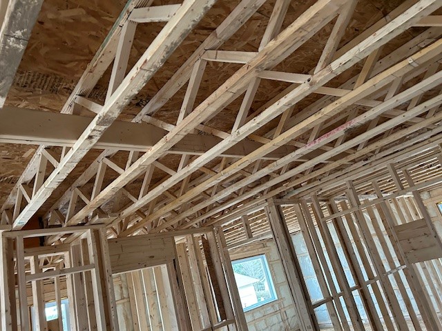 strongbacks-through-joists-closeup